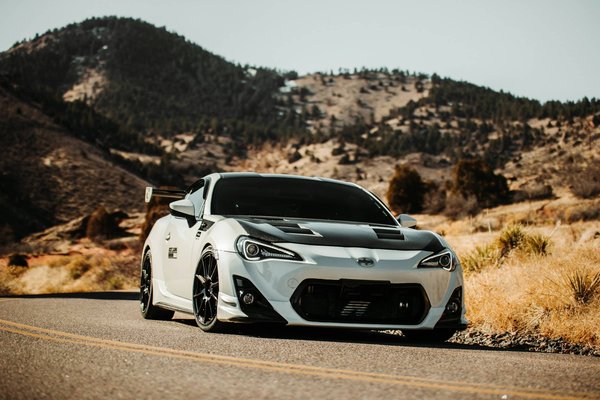 Quels sont les meilleurs accessoires pour améliorer la sécurité d'une voiture de sport ?